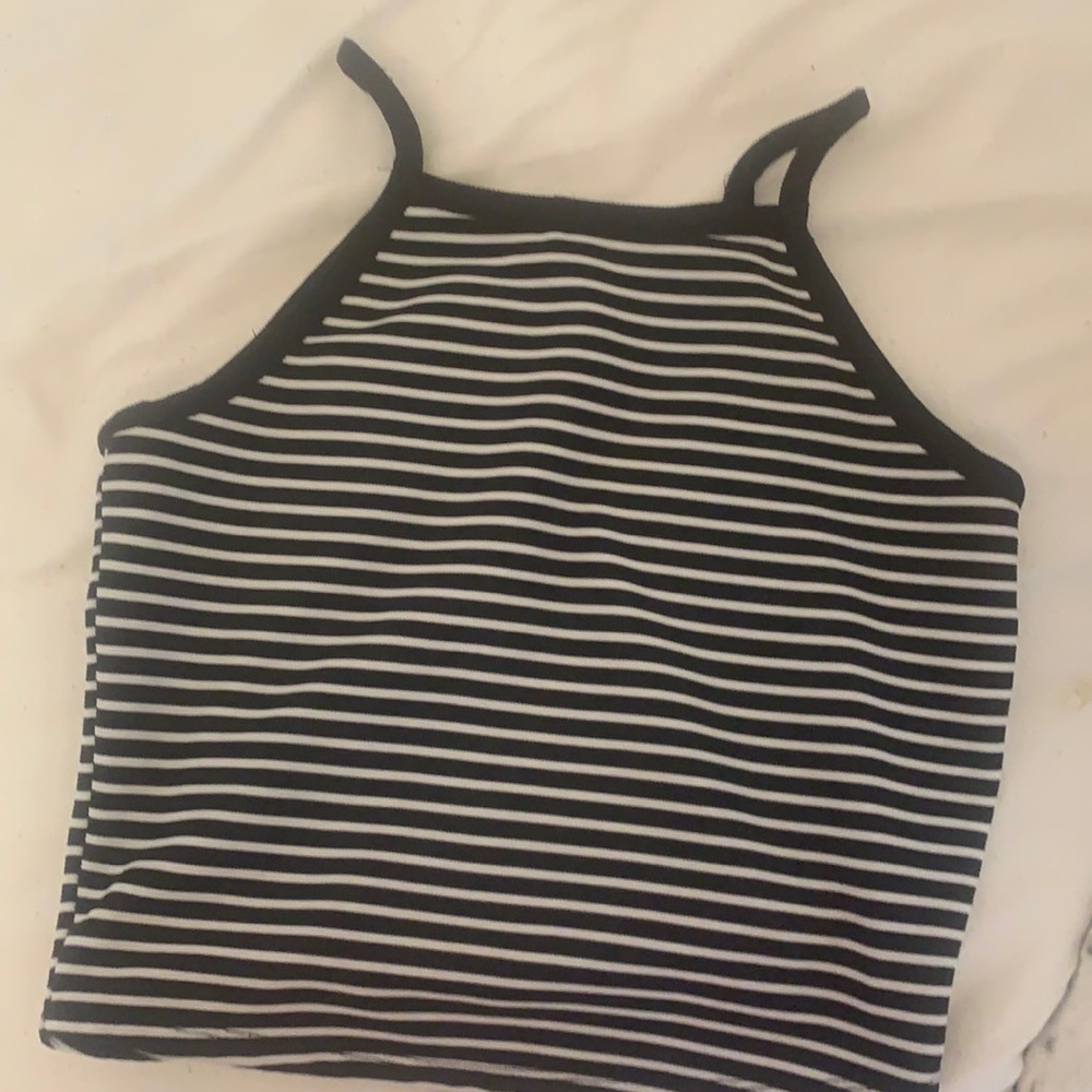 Black and white crop tank Rue 21